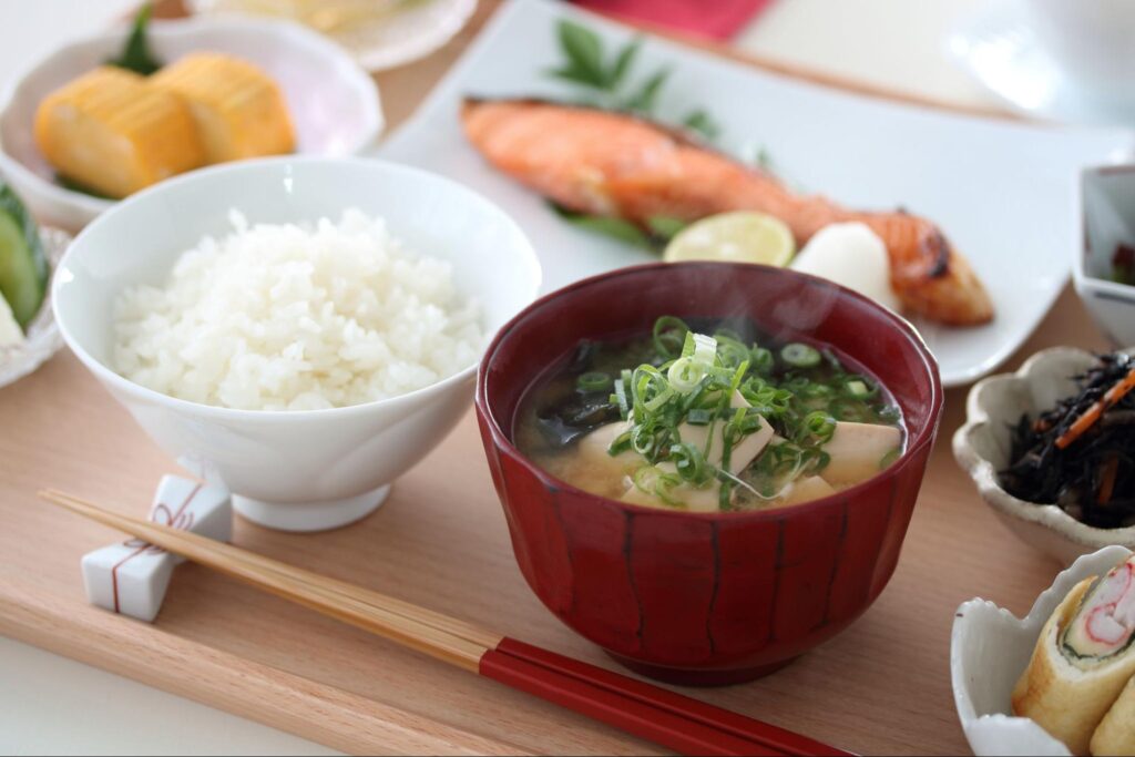 栄養バランスの整った食事の画像