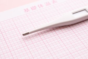 基礎体温表と婦人体温計の画像